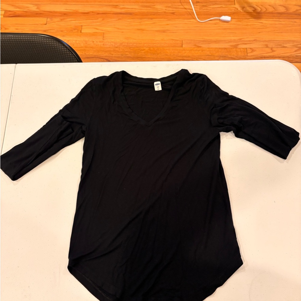 Old Navy Women's Classic Black V-Neck Long Sleeve Top